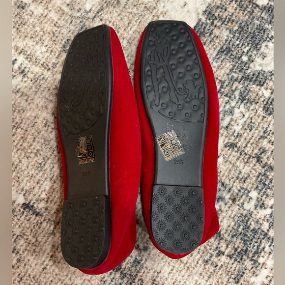 Yan Hao Chunky Gold Pearl Broach Red Suede Loafers Size 9 - Picture 2 of 2